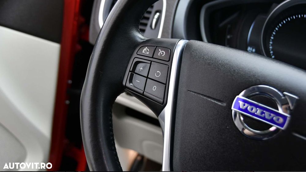 Volvo V40 D4 Momentum - 12