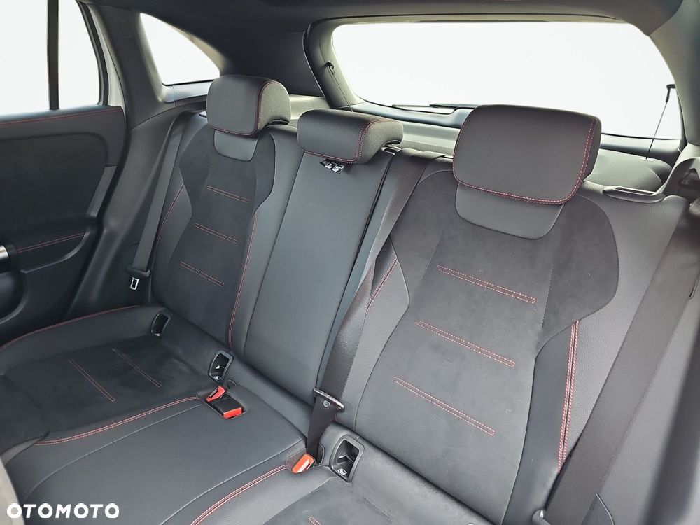 Mercedes-Benz GLA 200 Business Edition - 12