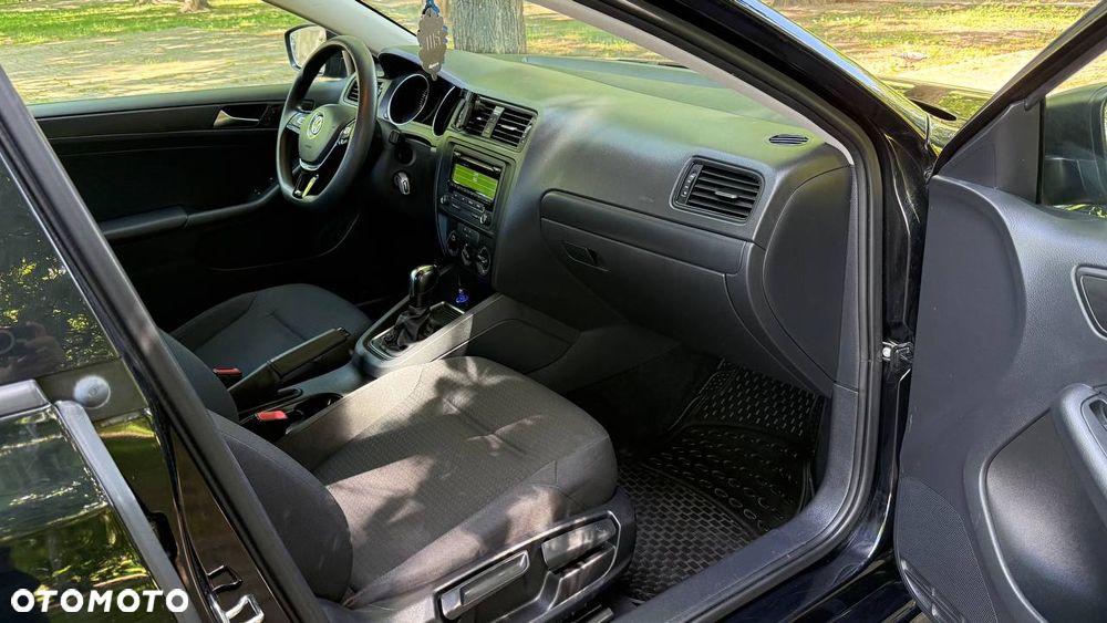 Volkswagen Jetta 2.0 Base - 14