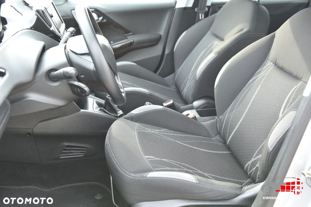 Peugeot 208 - 17