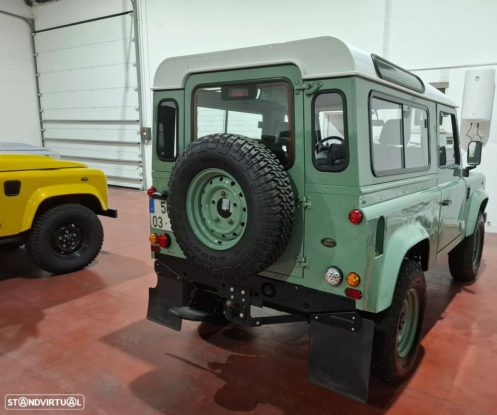 Land Rover Defender - 6
