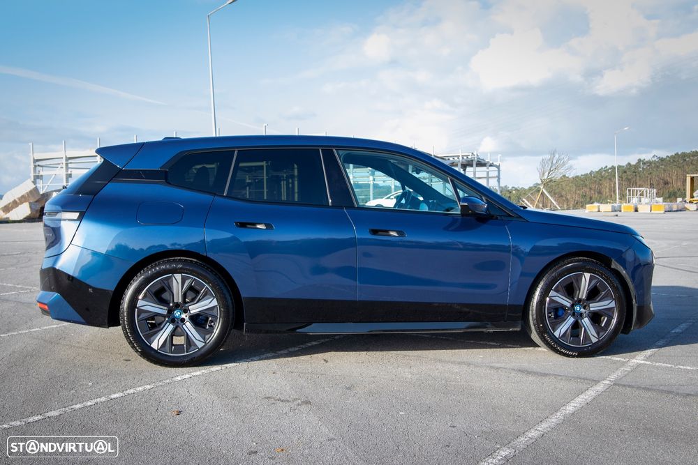 BMW iX xDrive50 - 9