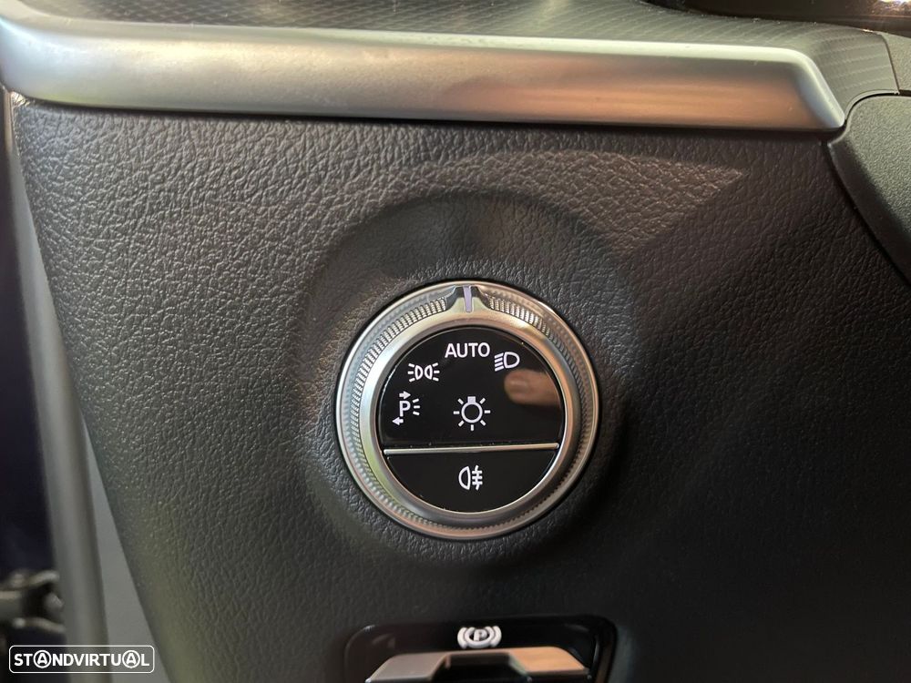 Mercedes-Benz C 300 e T 9G-TRONIC Avantgarde - 33