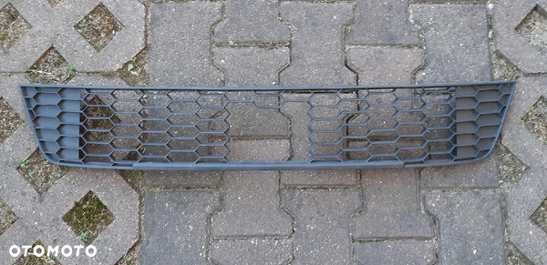 Skoda Octavia III 3 RS środkowa kratka zderzaka 5E0853677H