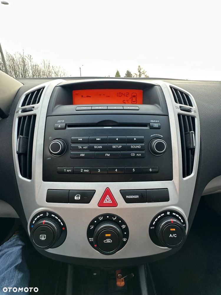 Kia Ceed 1.4 Comfort + - 12