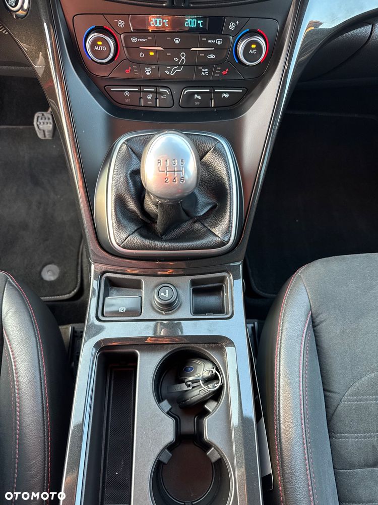 Ford Kuga 1.5 EcoBoost 2x4 ST-Line - 38