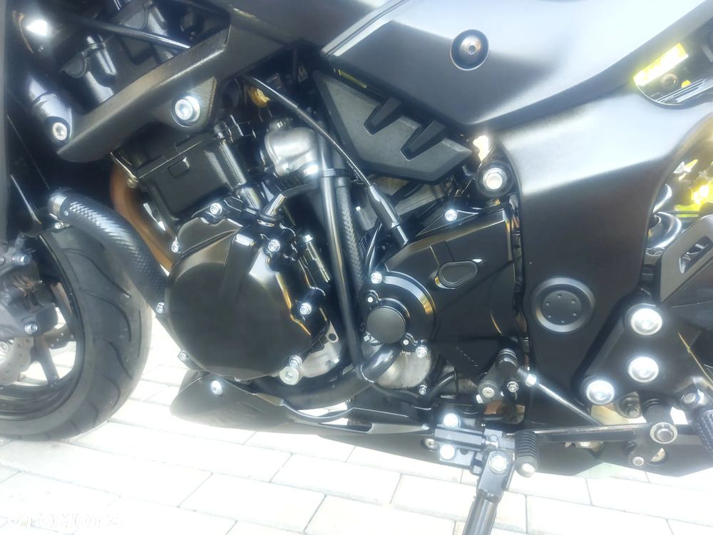 Suzuki GSX - 20