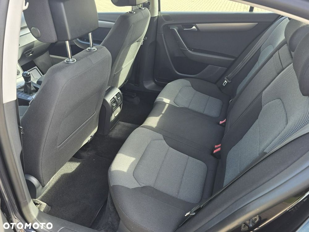 Volkswagen Passat - 19