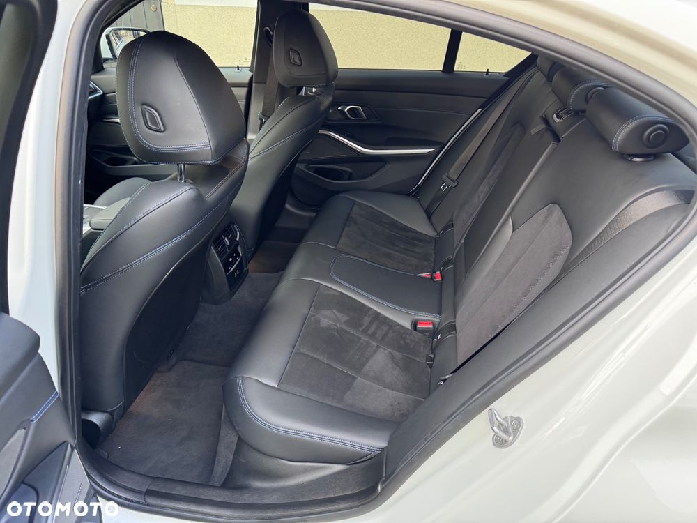 BMW Seria 3 320d xDrive mHEV M Sport - 19