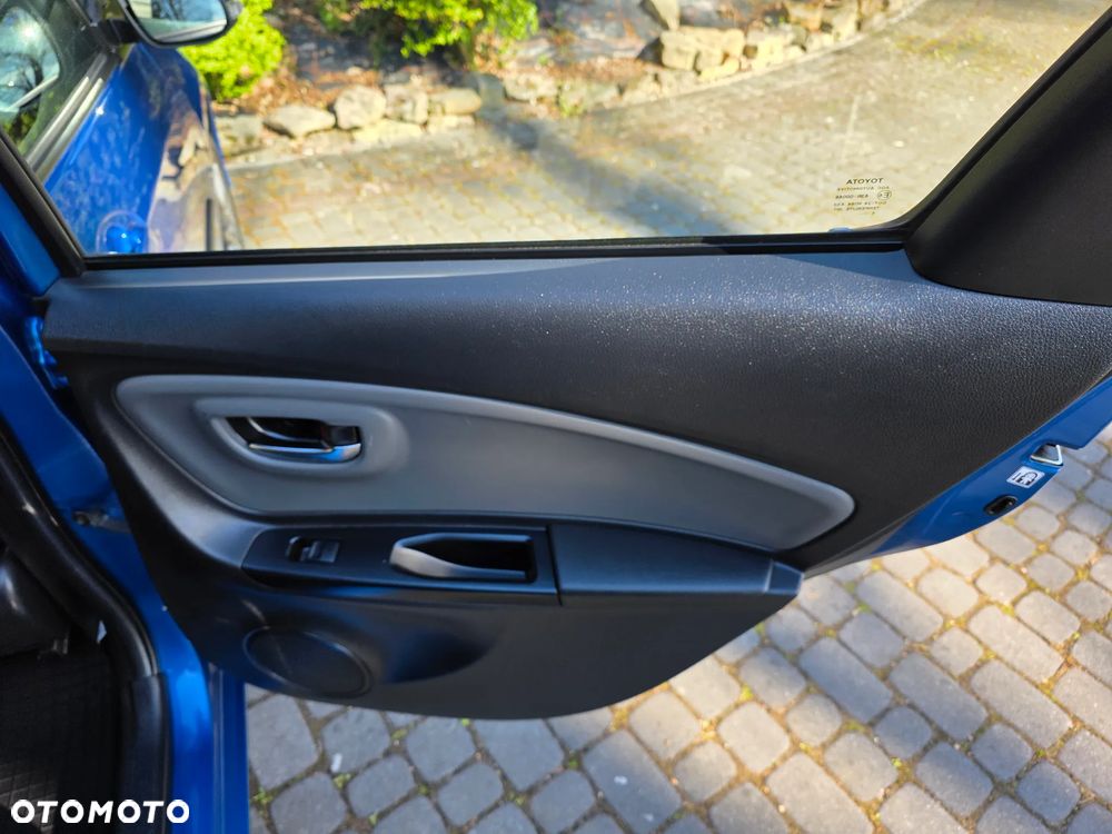 Toyota Yaris 1.33 VVT-i Executive - 18