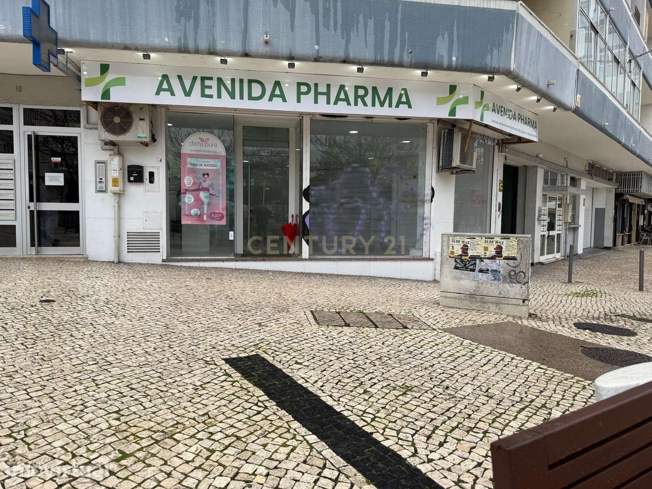 Arrendamento Loja 130 m2 na Praça Gil Vicente no centro de Almada - Grande imagem: 4/30