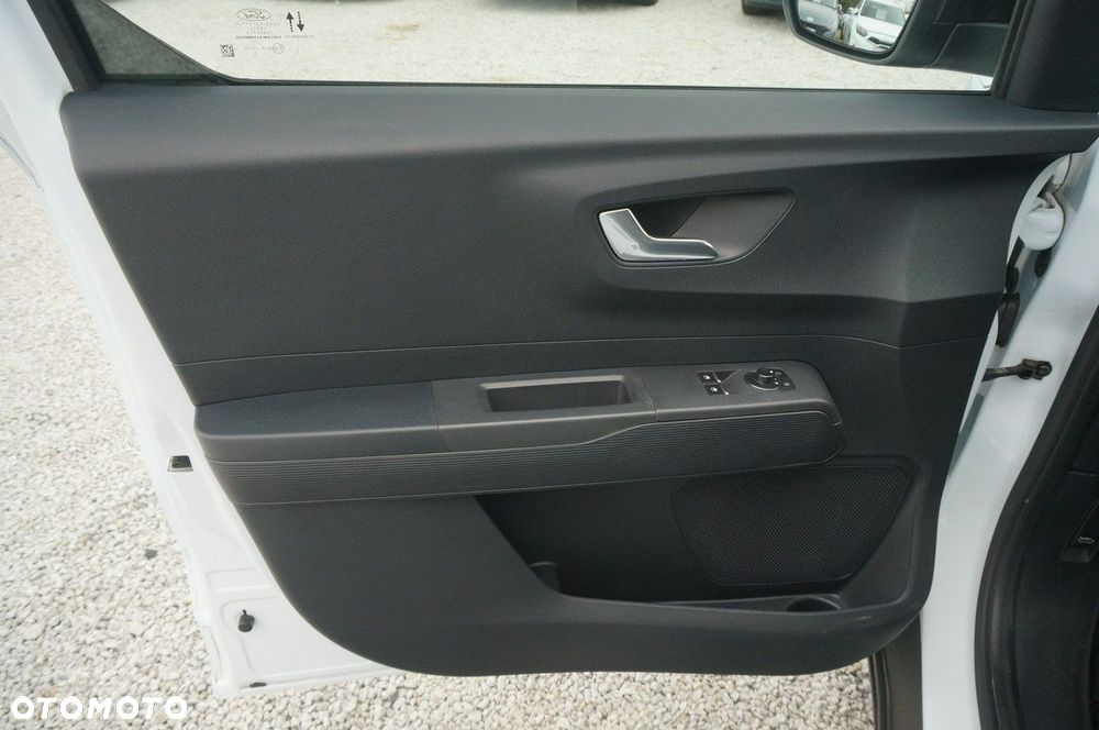 Ford Transit Courier - 11