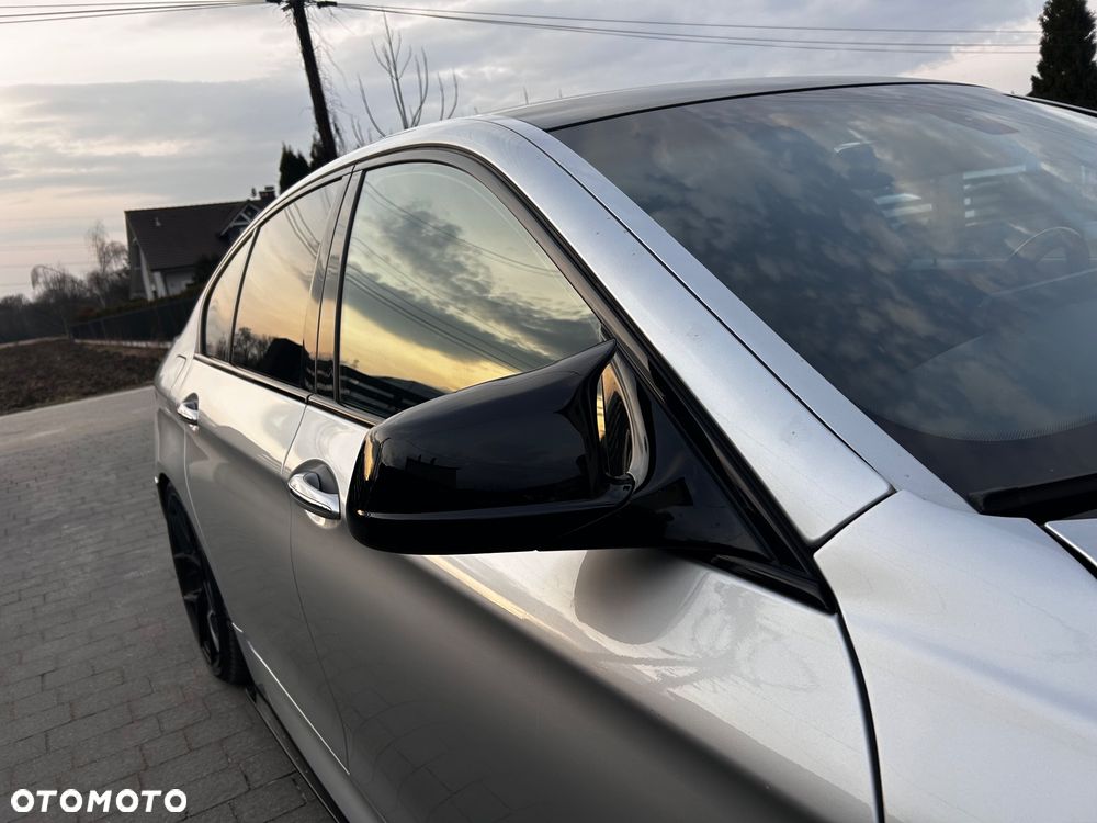 BMW Seria 5 525d - 13