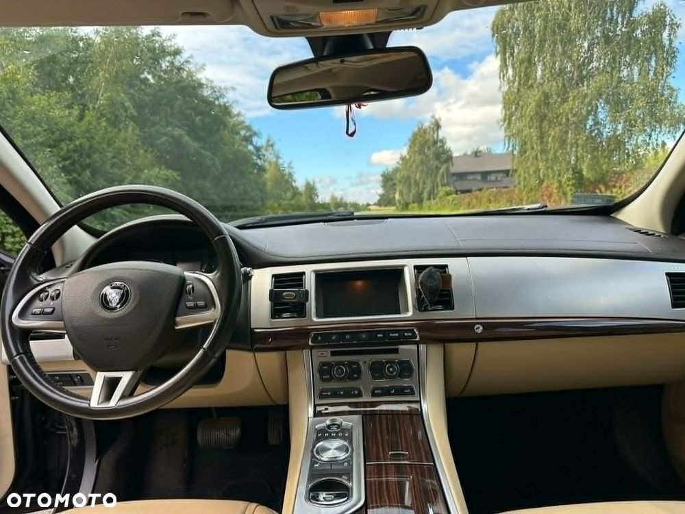 Jaguar XF 2.2 D Luxury - 8