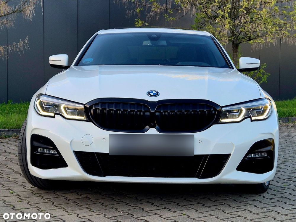 BMW Seria 3 330e M Sport - 1