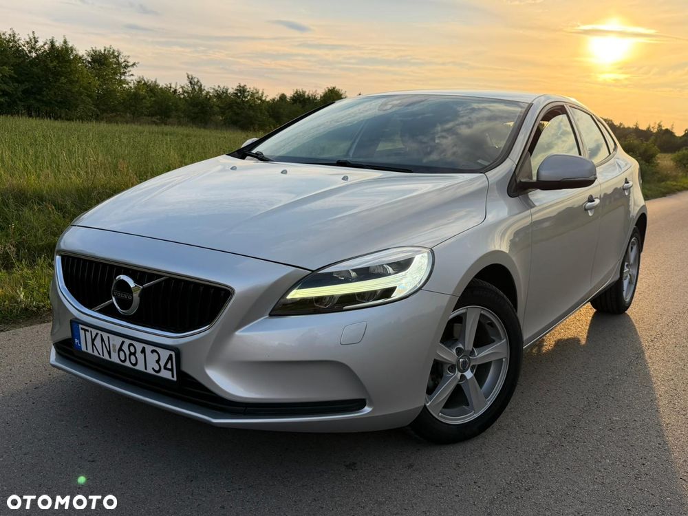 Volvo V40 D2 Drive-E Momentum - 1