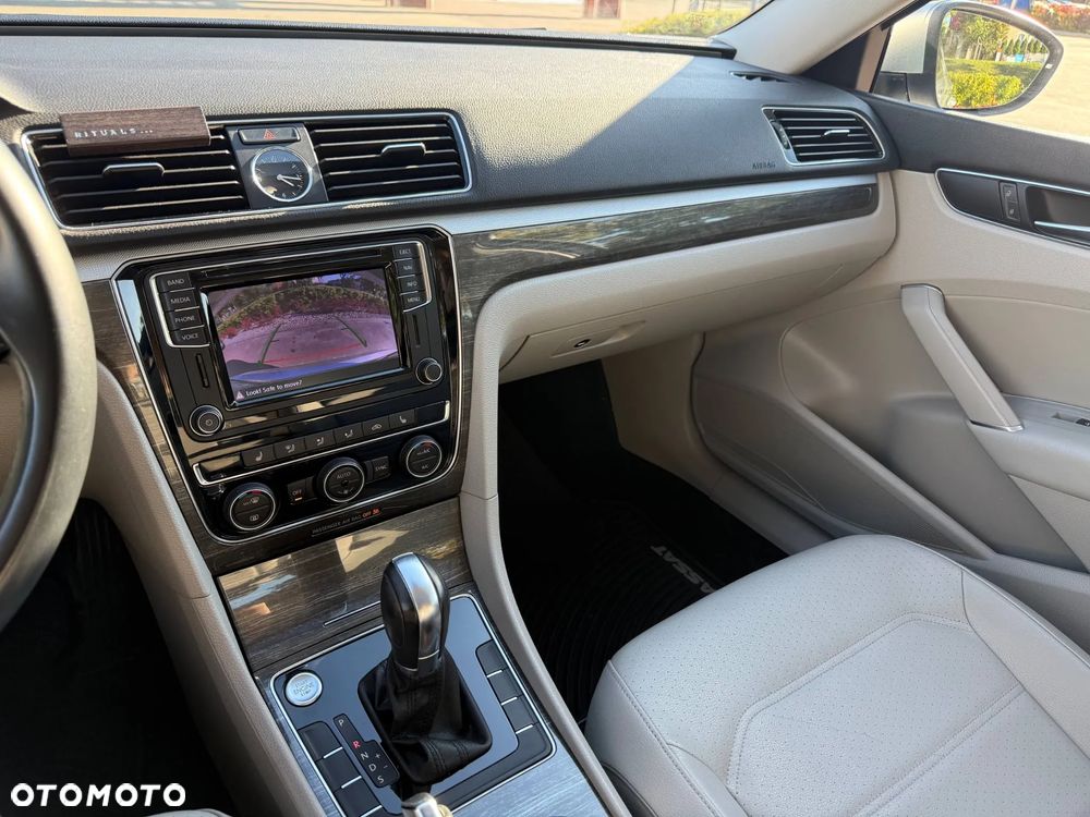 Volkswagen Passat 1.8 TSI (BlueMotion Technology) DSG Highline - 16