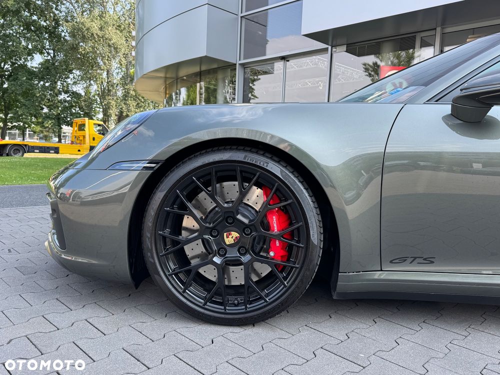 Porsche 911 Carrera 4 GTS - 17