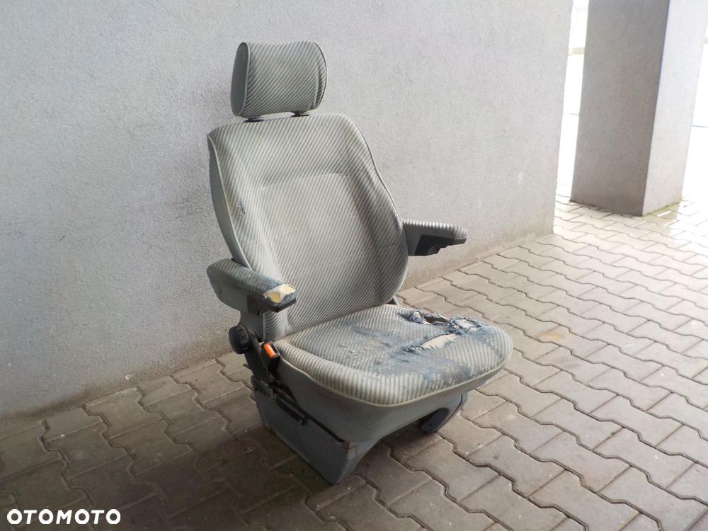 VW T4 FOTEL SIEDZENIE KIEROWCY Z PODŁOKIETNIKAMI - 1