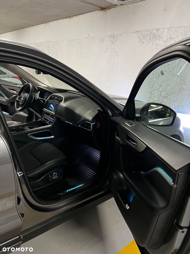 Jaguar F-Pace 2.0 i4D AWD R-Sport - 10