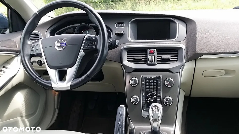 Volvo V40 D2 R-Design Summum - 11