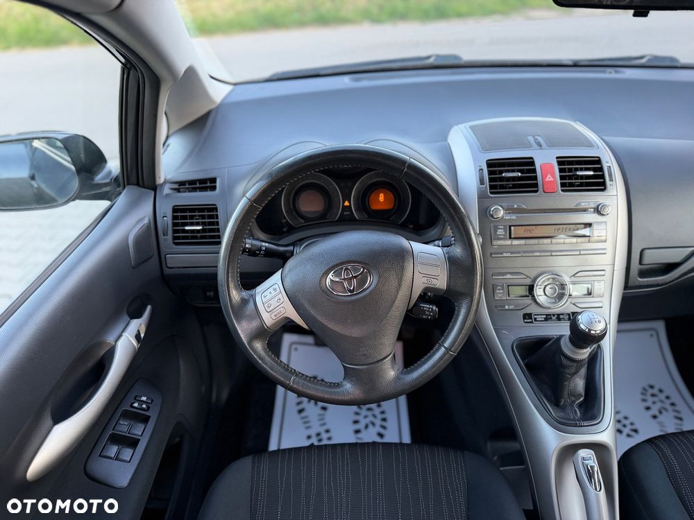 Toyota Auris 1.6 VVT-i Executive - 25