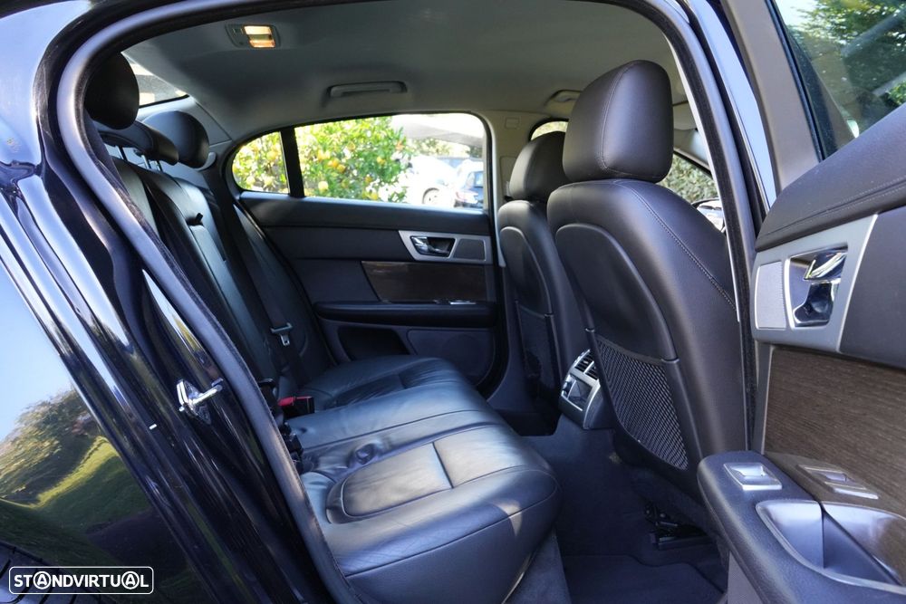 Jaguar XF 2.2 D Luxury - 27