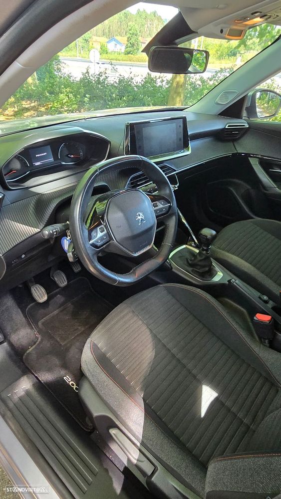 Peugeot 2008 1.2 PureTech Allure - 17
