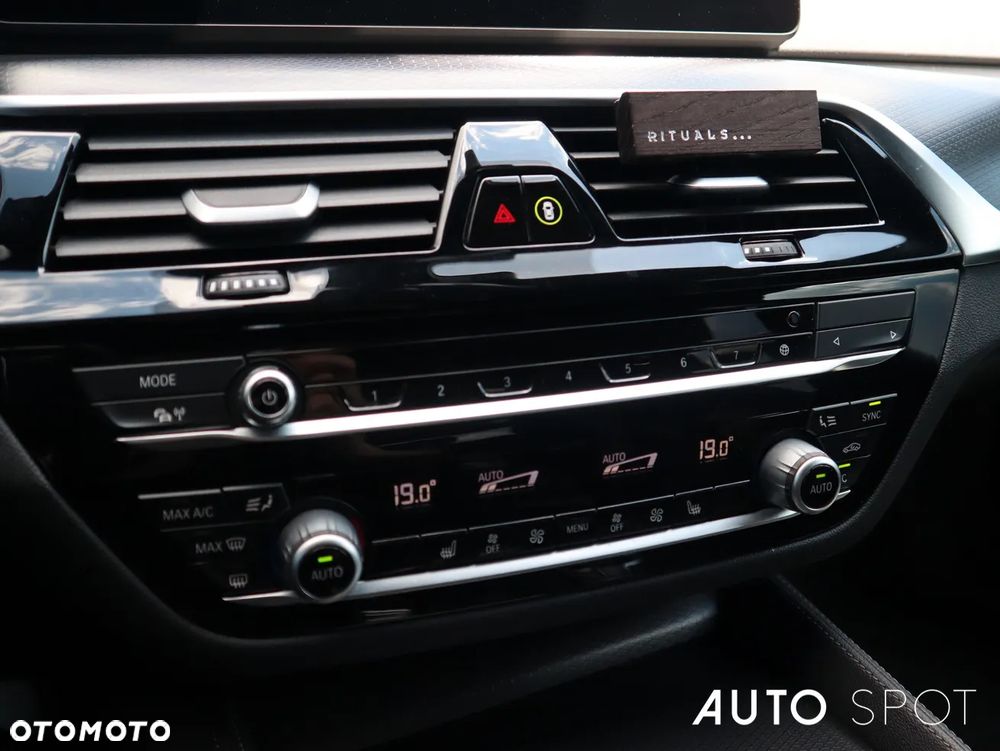 BMW Seria 5 540i xDrive mHEV M Sport sport - 36