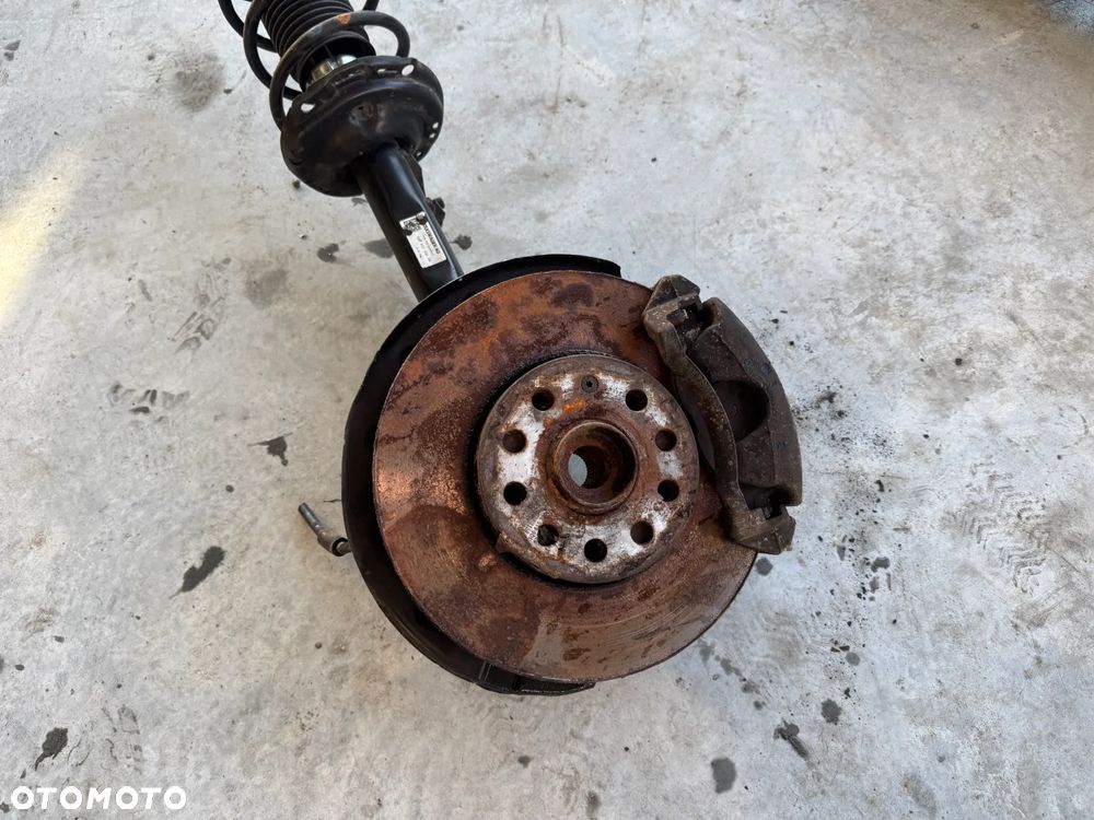 ZWROTNICA AMORTYZATOR PRAWY MCPERSON GOLF 7 OCTAVIA 3 A3 8V 5Q0413023HM - 2
