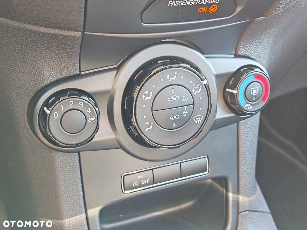 Ford Fiesta 1.6 TDCI Champions Edition - 17