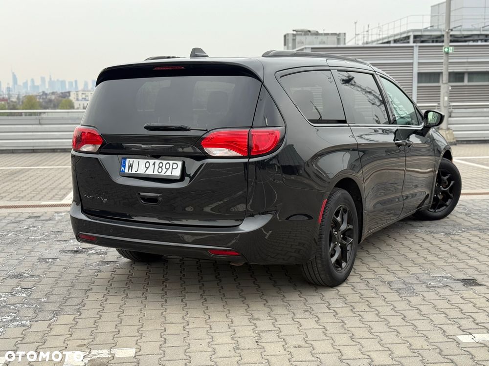 Chrysler Pacifica - 8