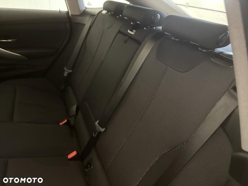 BMW Seria 3 320i GPF - 19