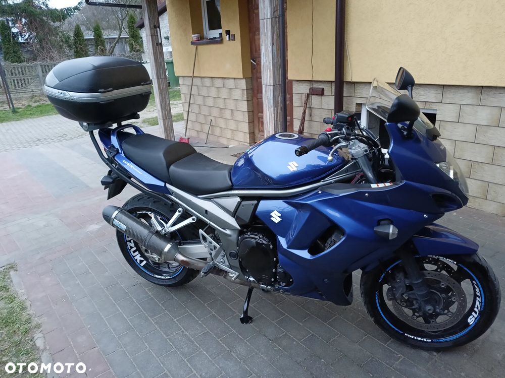 Suzuki GSX - 8