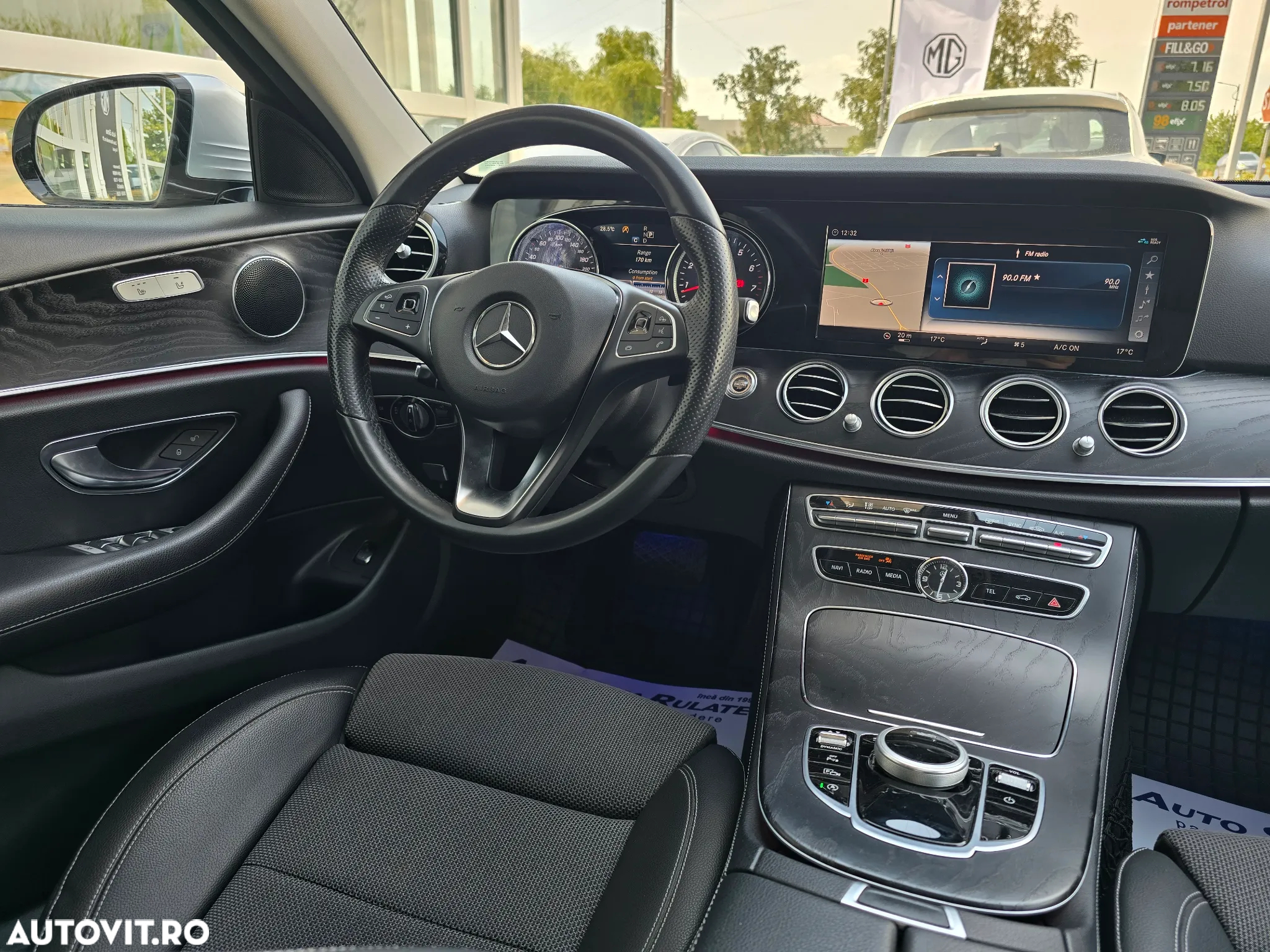 Mercedes-Benz E 200 4Matic 9G-TRONIC - 19