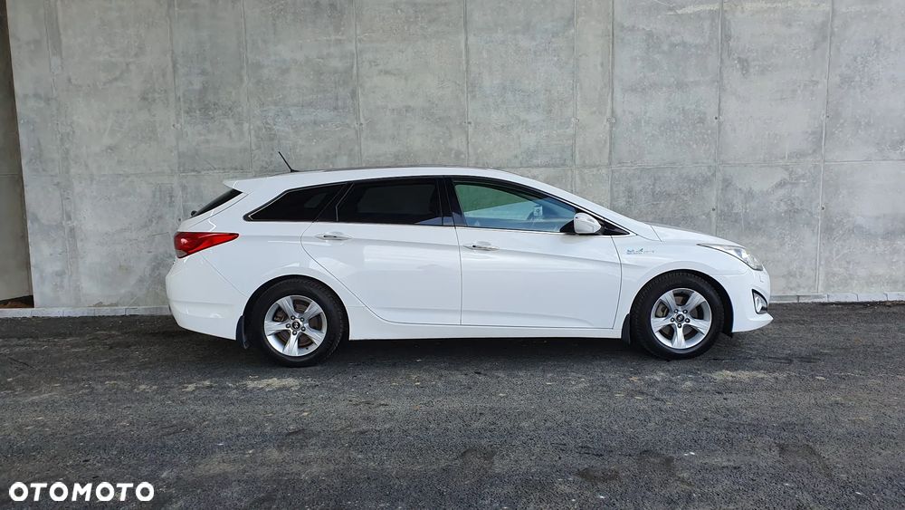 Hyundai i40 Kombi blue 1.6 Trend - 8