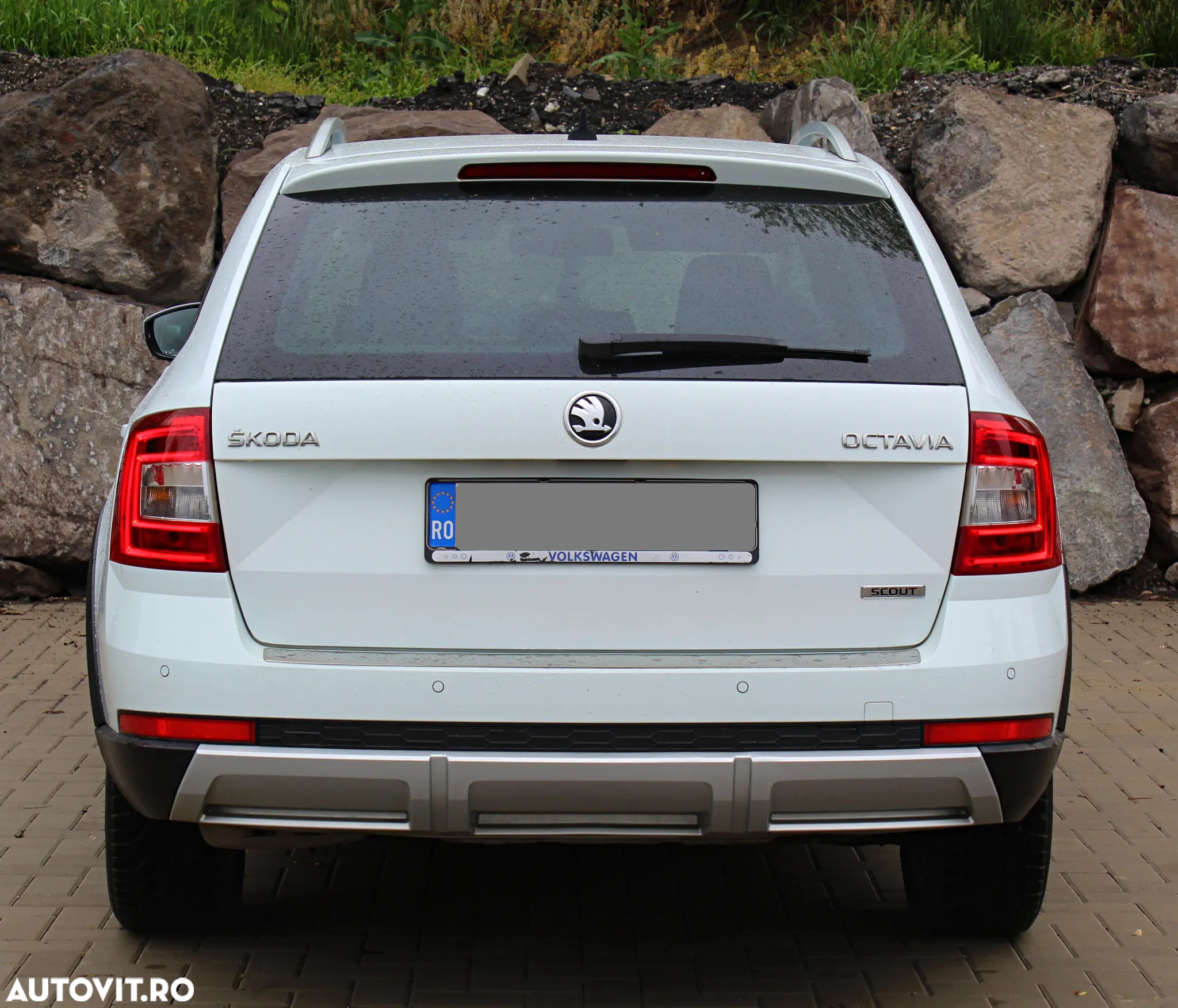 Skoda Octavia Combi 2.0 TDI 4x4 DSG Scout - 10
