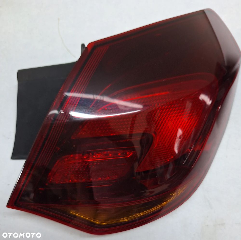 LAMPA TYLNA PRAWA -OPEL ASTRA J HATCHBACK/5 DRZWI - 2