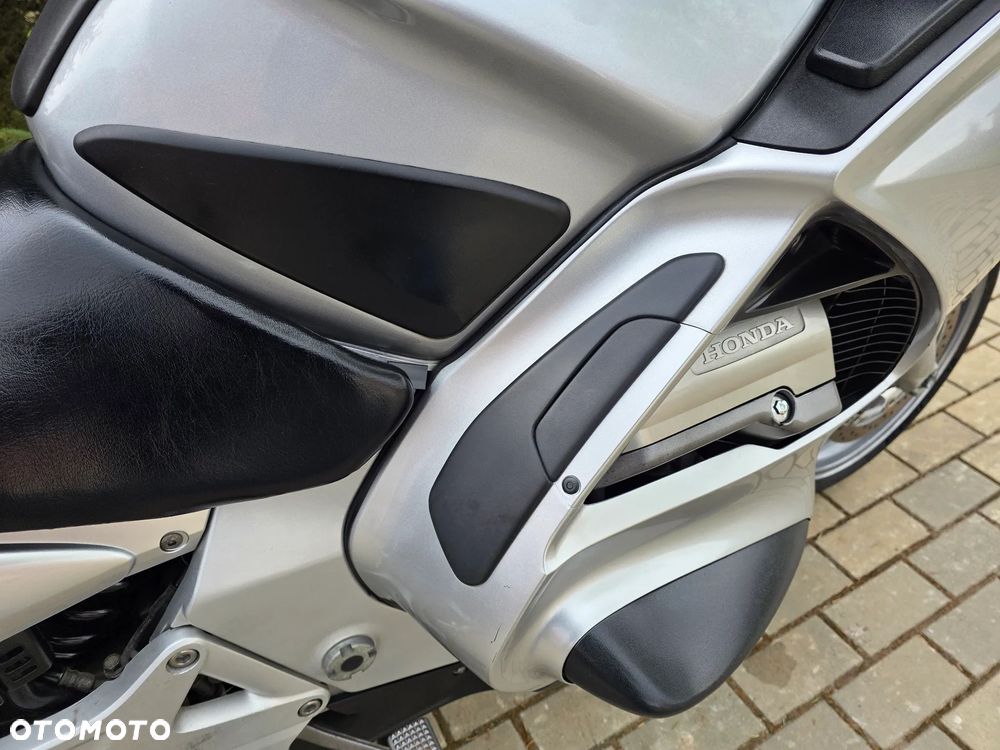 Honda ST - 9