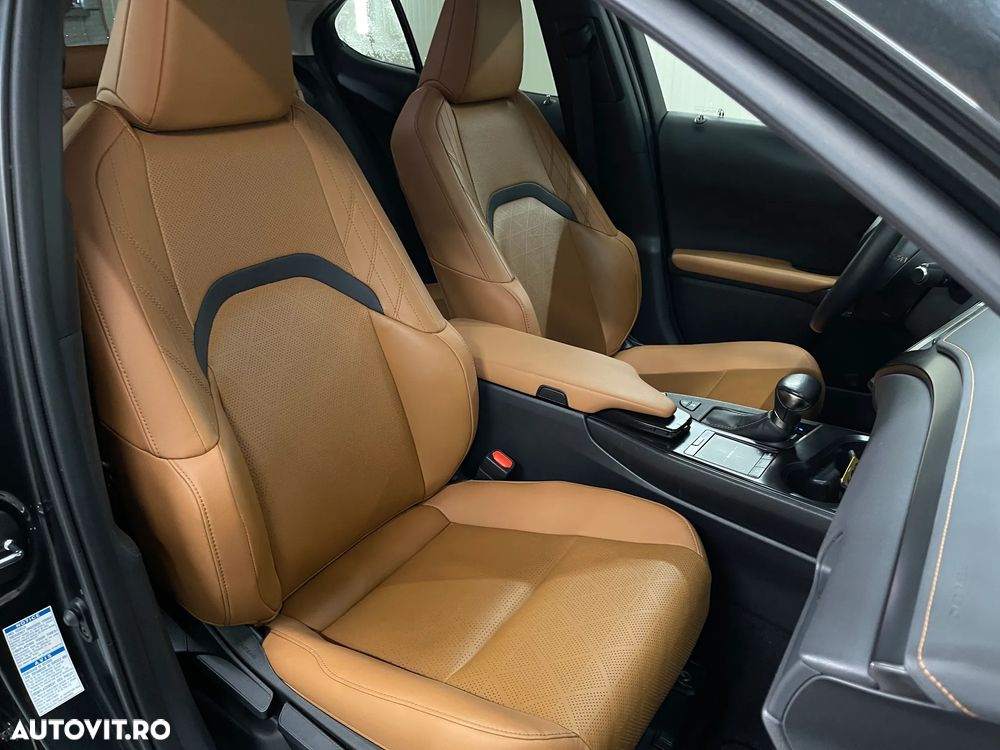 Lexus UX 250h (E-FOUR) Luxury Line - 10