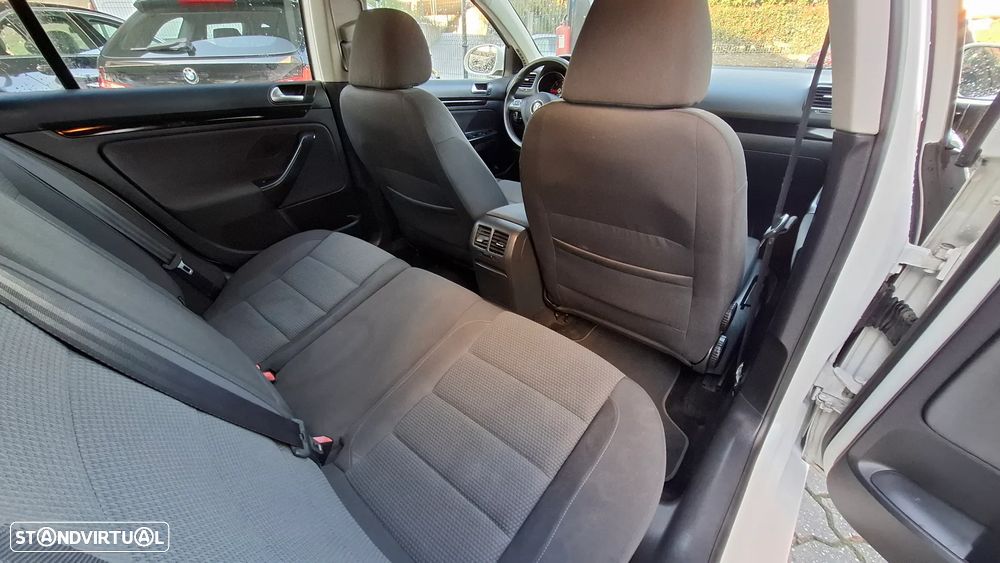 VW Golf Variant 1.6 TDi DPF Highline - 29