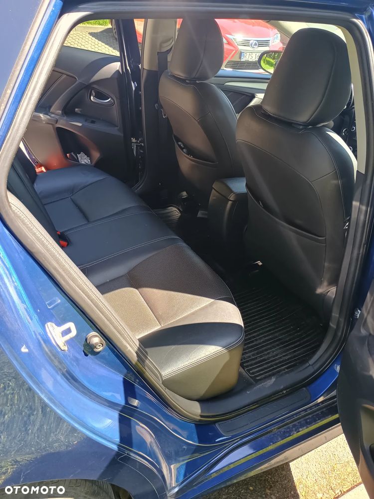 Toyota Avensis 1.8 Premium - 11