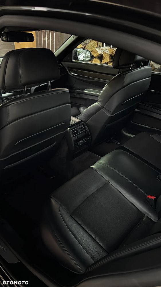 BMW Seria 7 750i xDrive - 24