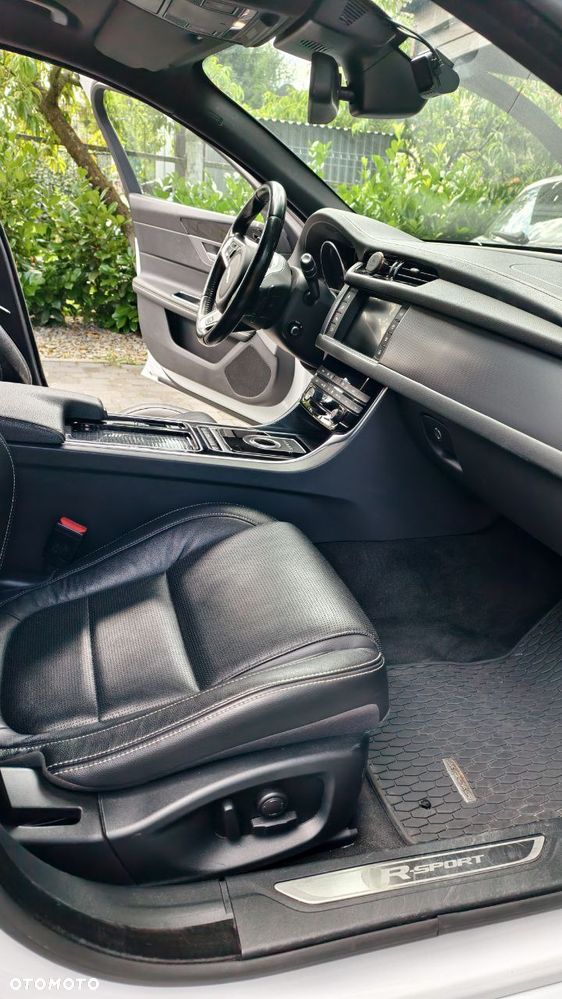 Jaguar XF 20d R-Sport - 8