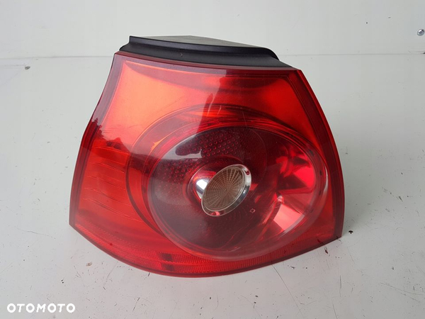 LAMPA TYLNA LEWA GOLF V