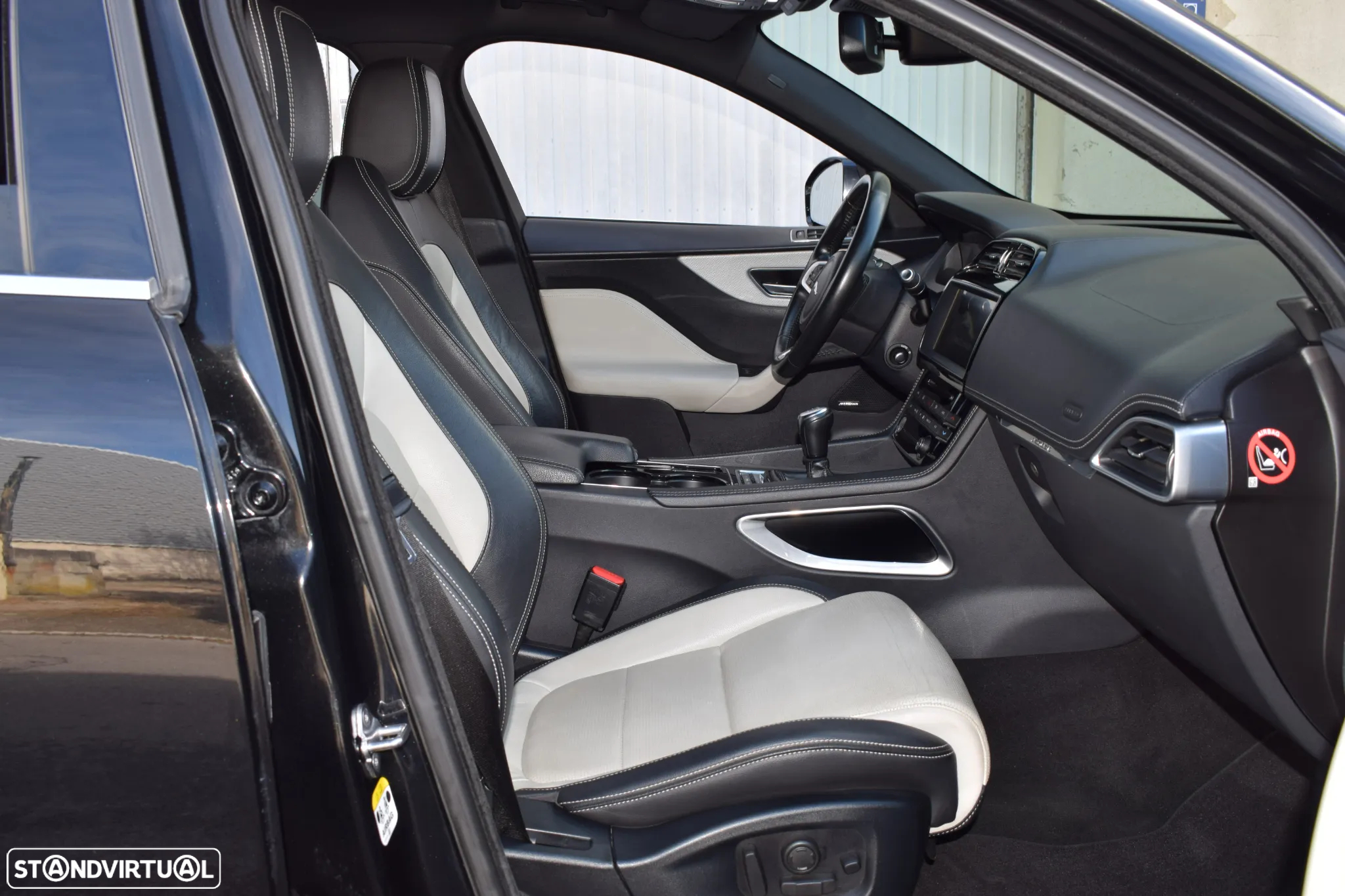 Jaguar F-Pace 2.0 i4D R-Sport AWD - 39