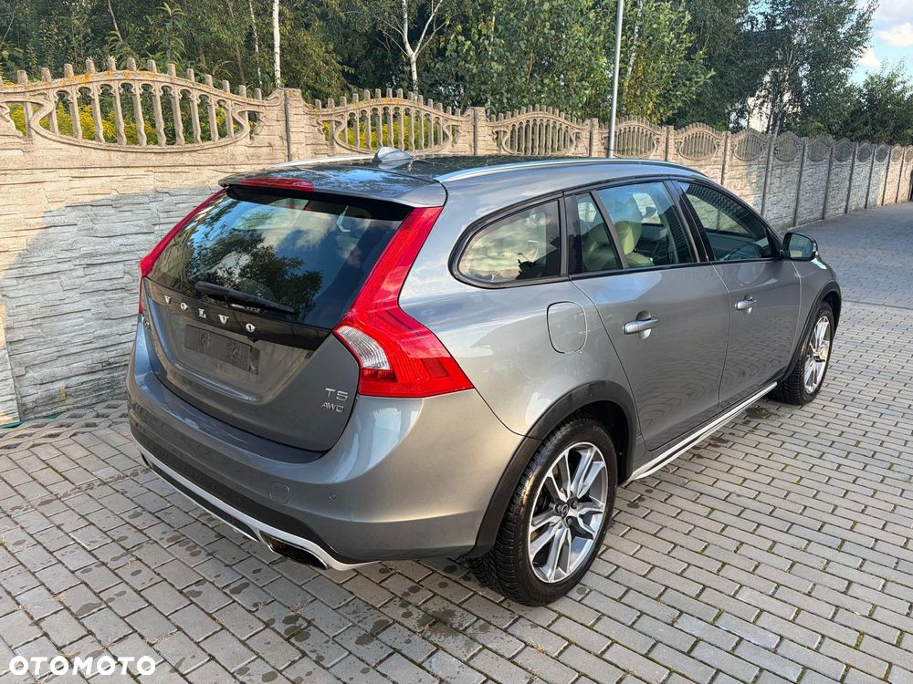 Volvo V60 Cross Country - 6