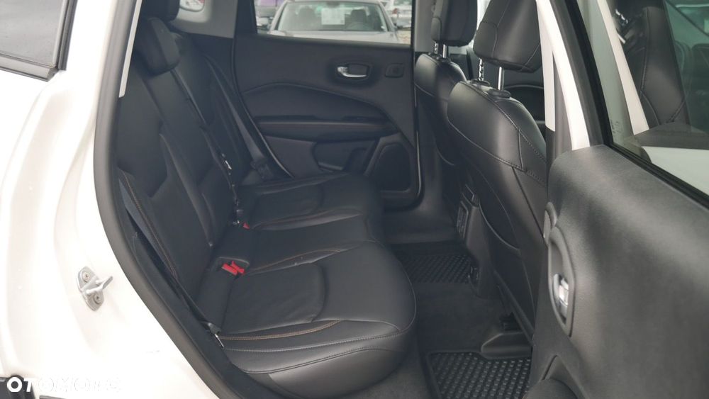 Jeep Compass - 24