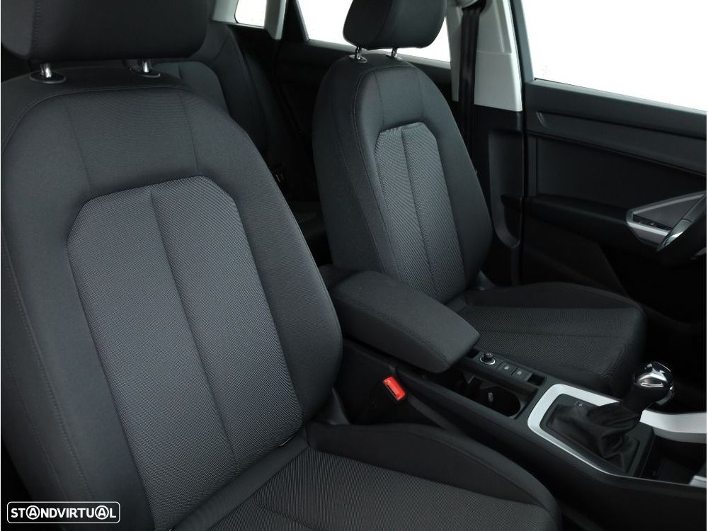 Audi Q3 45 TFSIe S tronic - 16