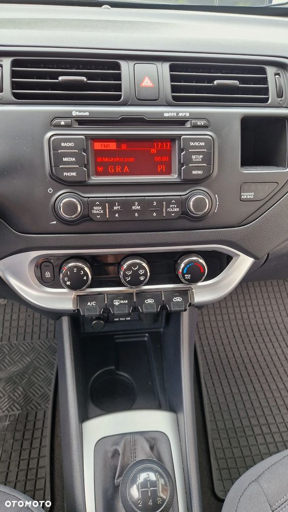 Kia Rio - 24